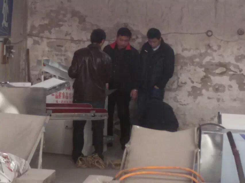 一品鮮工程師細心指導(dǎo)江蘇昆山客戶高先生調(diào)試設(shè)備