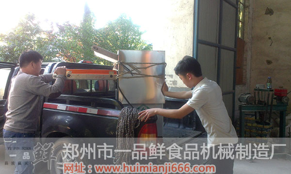 全自動揉壓機(jī)正在裝車