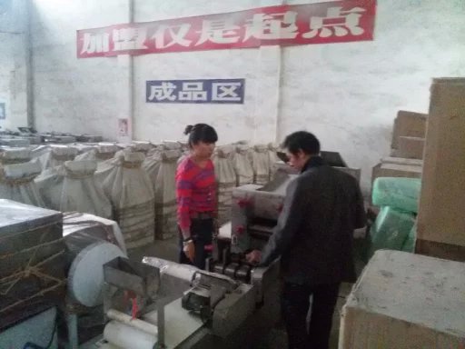 推薦客戶使用批發(fā)用燴面機(jī)3型雙輥雙刀