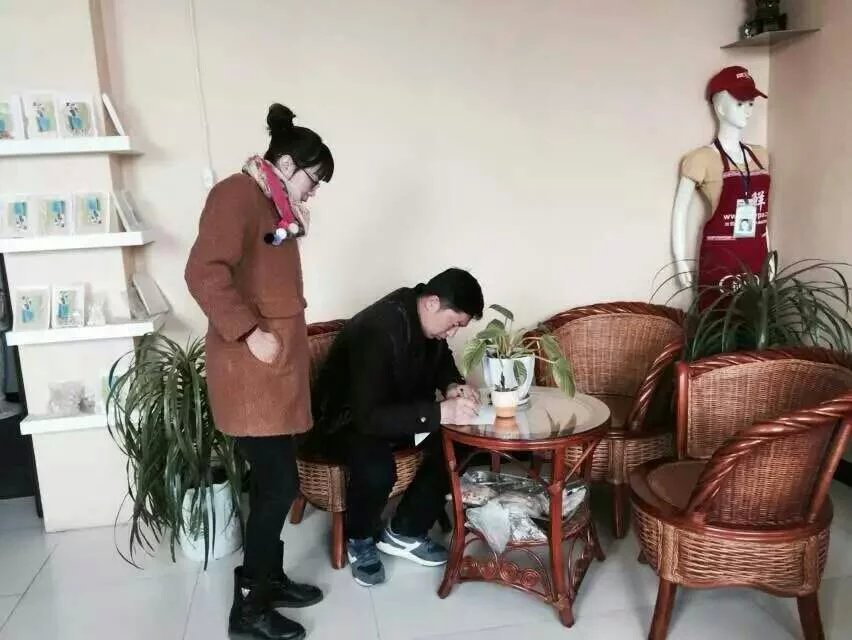 陜西榆林客戶張老板使用一品鮮多功能扯面機(jī)代替工人師傅