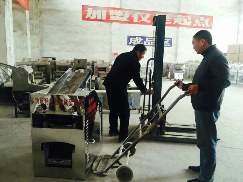 鄭州李先生面館開分店繼續(xù)購買一品鮮多功能拉面機