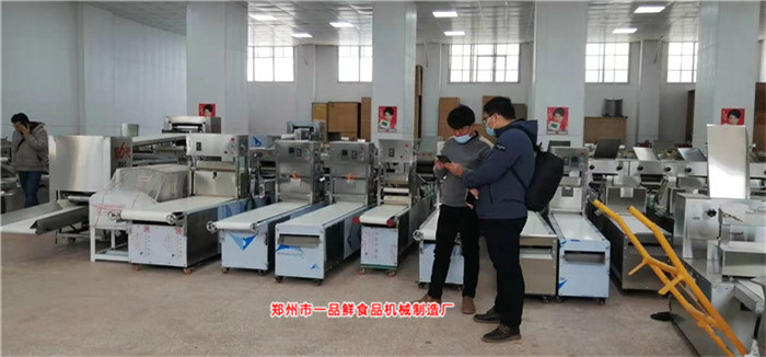 大型全自動(dòng)揉壓機(jī)